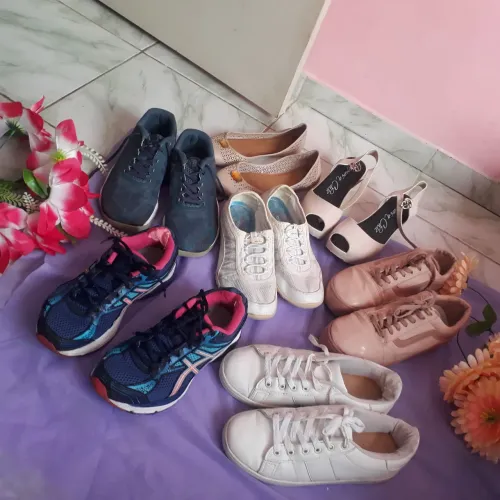 Desapego vendo esses tenis Baixei de preço por que passou pó ajuste no sapateiro.