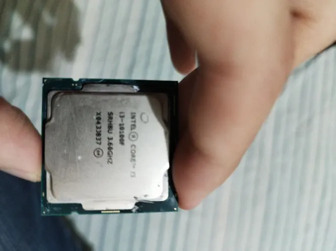 I3-10100F (acompanha cooler, sem vídeo integrado)