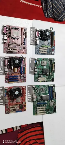 Lote com 6 placas-mães e 4 placas de video, algumas tem processador