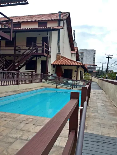 Praia das Dunas/Cabo Frio-Excelente casa 4qtos(2suites),condomínio c/infra, mobiliada.2vag