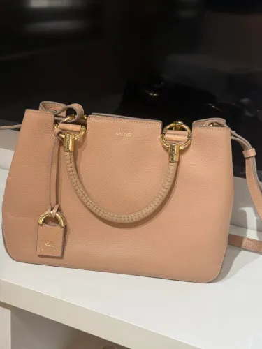 Bolsa Arezzo em Ótimo estado, couro legítimo