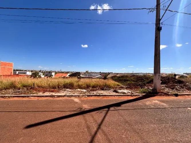 Lote de 300m² no Bairro Dona Lucinha - Oportunidade Estratégica em Coromandel