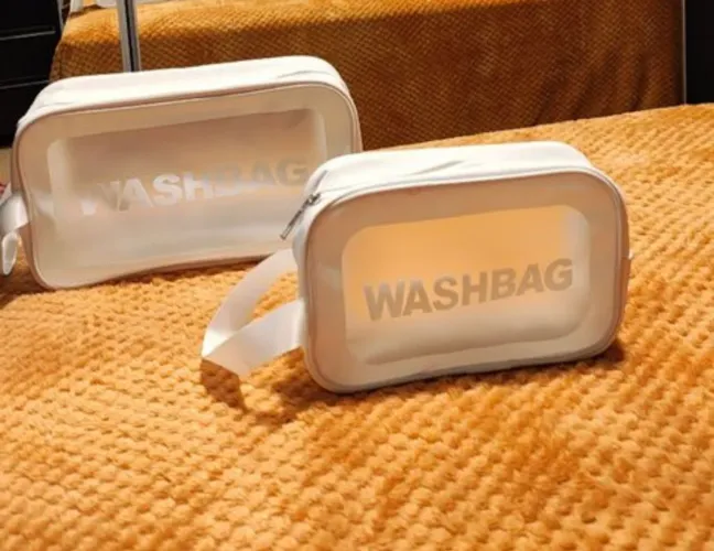 2 nécessaires transparentes no estilo washbag<br>tamanho g e m<br>usado 1x