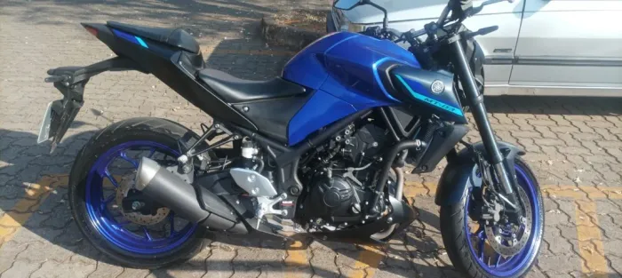 Moto Yamaha MT-03 2023