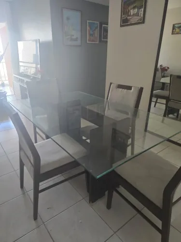 Mesa com cadeiras