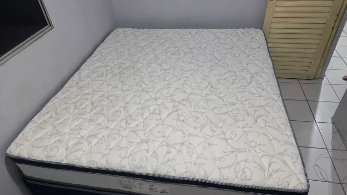 Cama Queen Sintra
