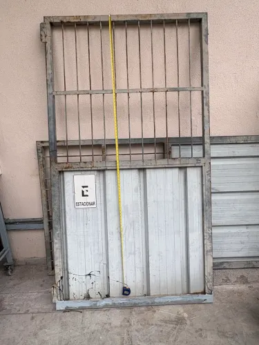 Vendo Portão de FERRO com 2,70 metros