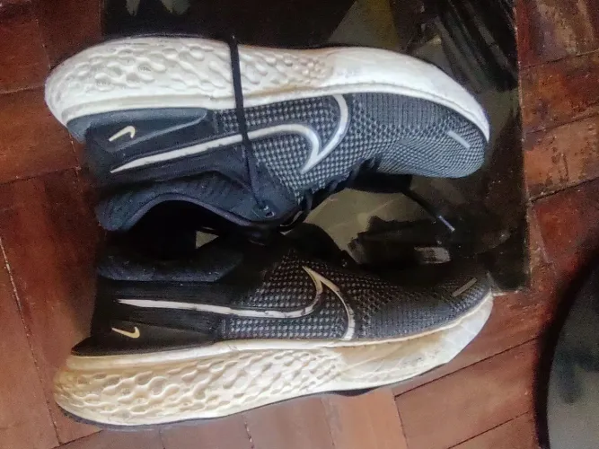 Tênis Nike ZoomX Invincible Run Flyknit 2 - Preto e Cinza