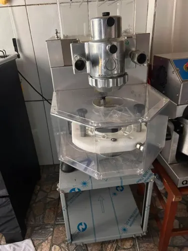 Salgadeira Industrial, faz 3000 salgados por hora