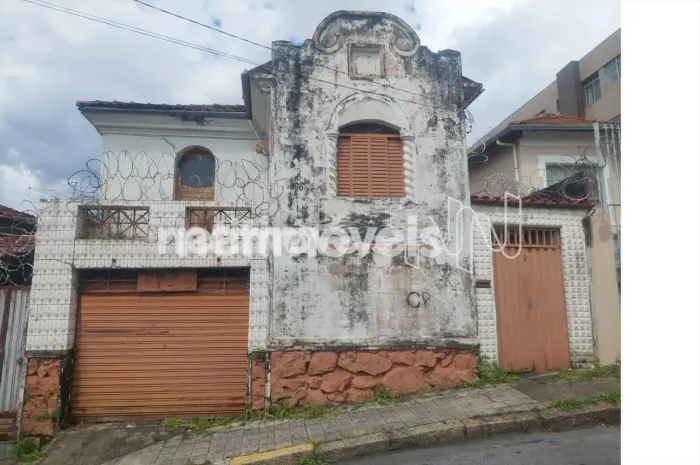 Imóvel em lote de 350 m²; no nobre Carlos Prates A minutos do Centro
