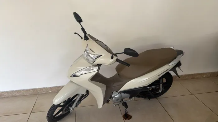 Honda bis branca