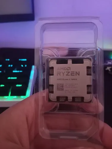 AMD Ryzen 5 7600X