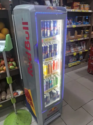 Geladeira Expositora Red Bull