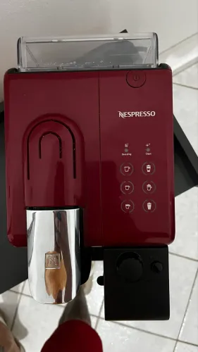 Cafeteira Nespresso Lattissima touch F511RE 