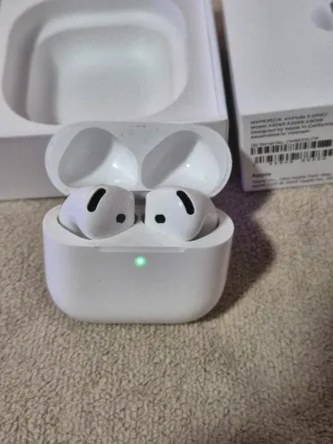 AirPods 4
