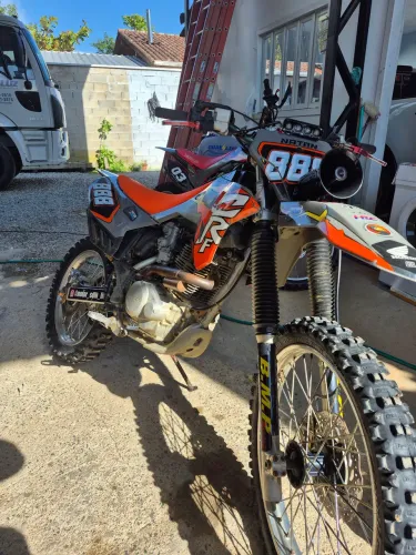 vendo crf230f muito bem conservada pra sair logo 2011