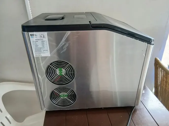 Máquina de fazer gelo