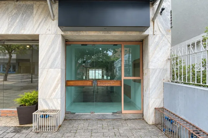 Loja comercial para venda no bairro Auxiliadora com 188 m²