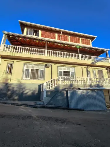 ALUGO CASA LOTEAMENTO SAMAMBAIA EXCELENTE LOCALIZAÇÃO