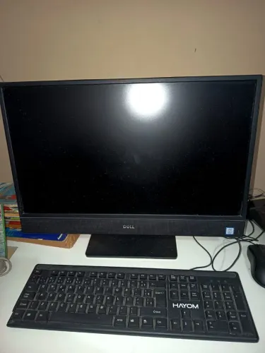 Computador Dell All-in-One (Tela + CPU no mesmo aparelho)