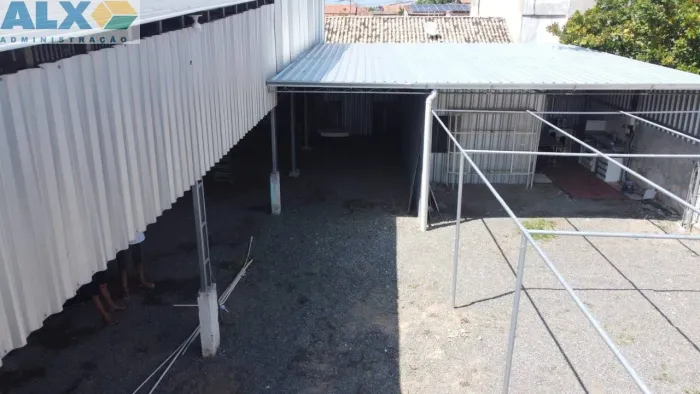 Aluga-se Área de 450 m² com Galpão e Loja Cafubá, Niterói
