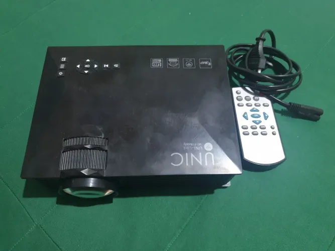 Mini Projetor UNIC UC46 Wi-Fi + Controle | HDMI/USB | Ótimo Estado