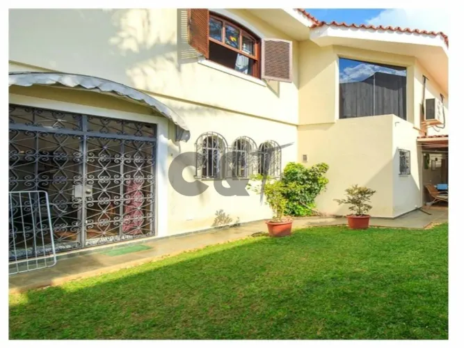 Sobrado Residencial com 4 Dormitórios (3 Suíte) à Venda no Jardim Prudência - São Paulo/SP