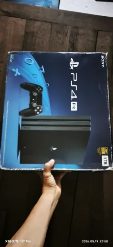 Vende console PS4 pro nunca foi aberto desbloqueado HD de 1 TB já vem com jogos