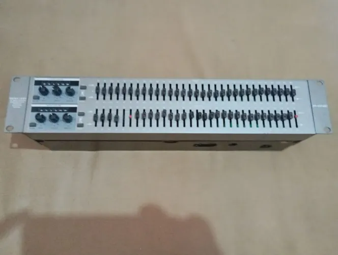 Equalizador phonic GEQ 3102
