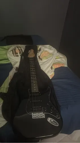 Guitarra Giannini Stratocaster
