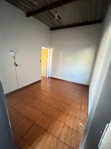 Alugo casa