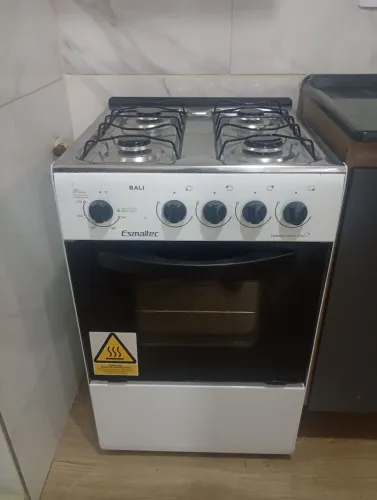 Vendo Fogão de Piso Esmaltec 4 Bocas com Acendimento Manual Branco.