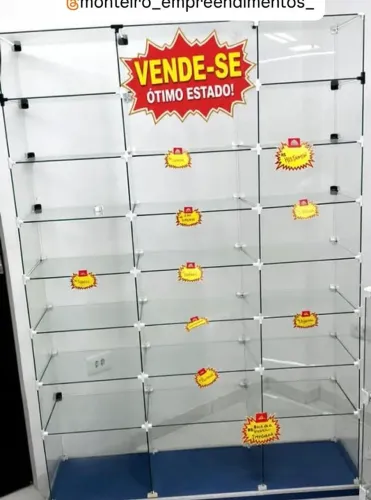 Vende - se Estante de vidro 