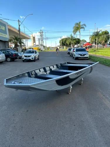Canoa Soldada construção eficiente com navegação tranquila - A partir de 7.990,00