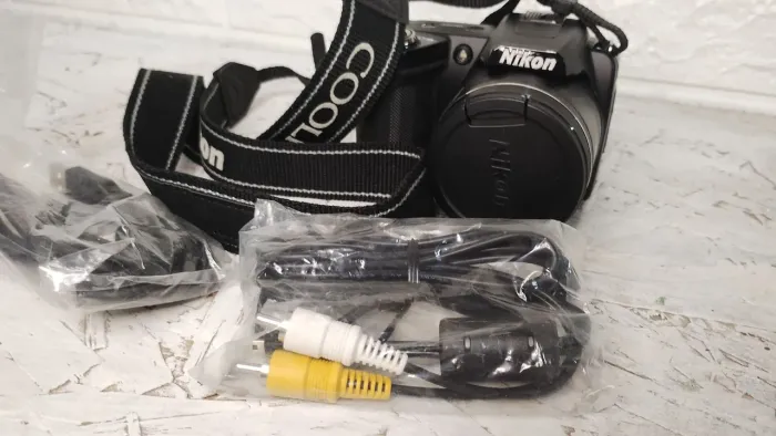 Máquina fotográfica Coolpix Nikon L110 na caixa