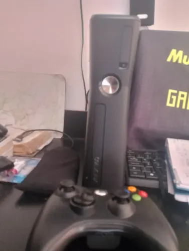 Xbox 360 slim , HD externo com mais de 100 jogos, acompanha 1 controle