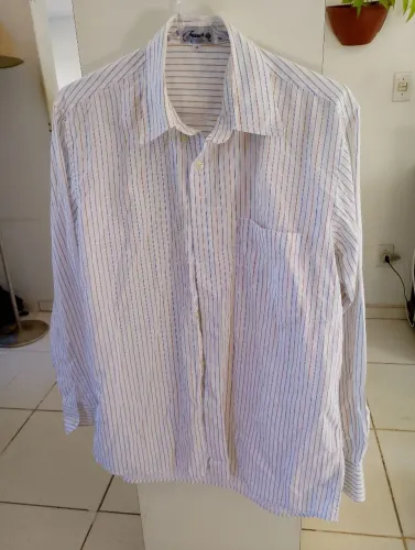 Camisas sociais masculinas em bom estado