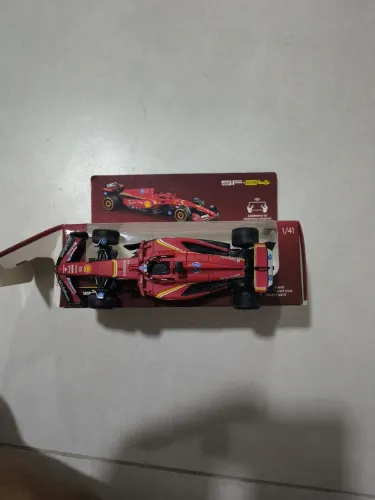 Ferrari SF-24 Bburago 1:41 - Controle Remoto