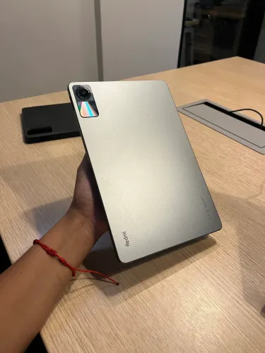 Tablet, Redmi Pad SE 128gb - teclado mouse e capinha Seminovo + 2 capas de brinde