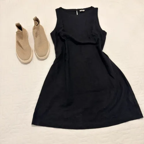 Vestido em preto em linho