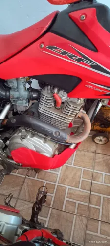 CRF 230F toda revisada e com acessórios