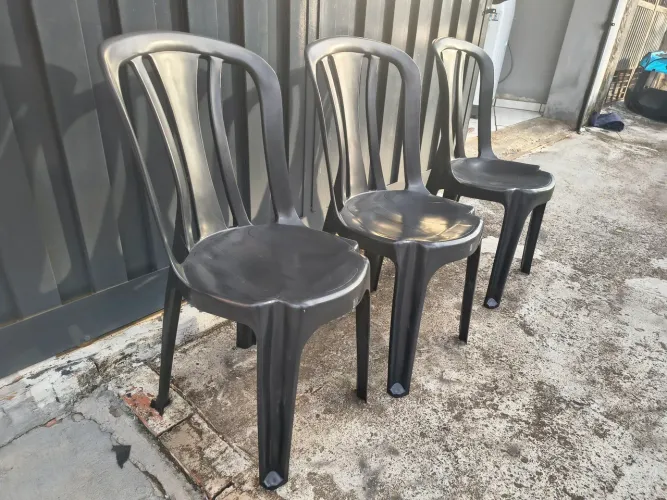 3 CADEIRAS FIRMES E CONSERVADAS. BOTUCATU