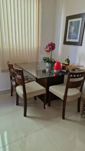 Mesa com 4 cadeiras