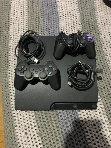 Playstation 3 slim - 500gb - GTA5 - 2 controles 