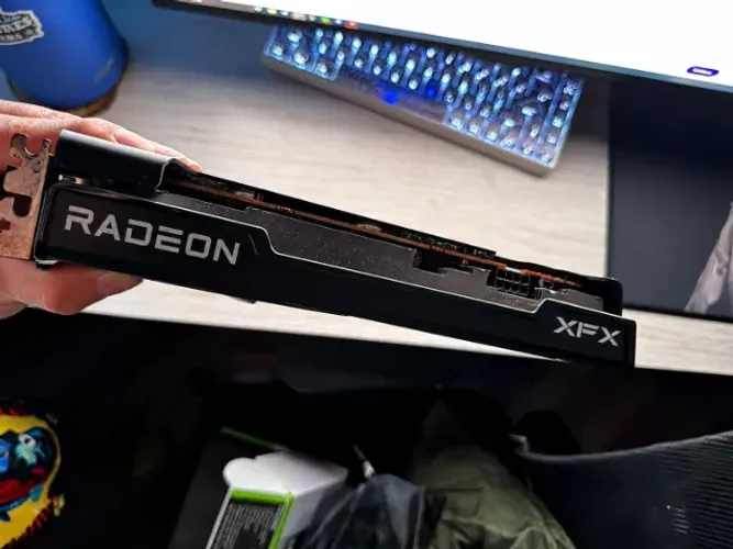Placa De Vídeo Xfx Radeon Rx 6650 Xt Swft210 8gb Gddr6