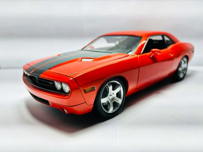 Miniatura Dodge Challenger 2006 1/18