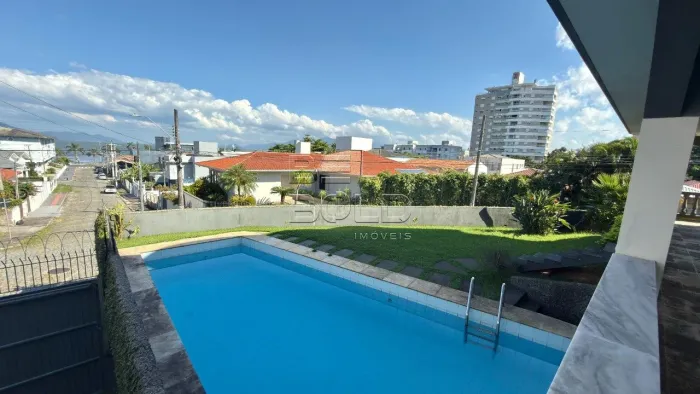 Casa com 4 dormitórios no Itaguaçu