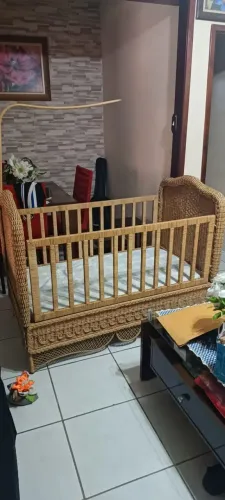 Vendo berço de palha lindo e charmoso