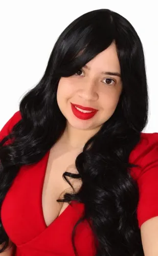 Peruca Preta Super Natural e Ondulada Nas Pontas