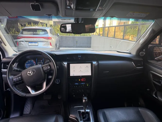 Toyota Hilux SW4 SRX 4X4 2.8 TDI 16V Dies. Aut. 2024
